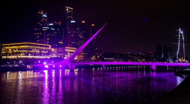monumentos-portenos-iluminados-de-violeta-por-iniciativa-de-alma